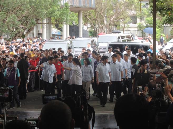 蔡英文自稱是"做事的人"被封"嘴炮" 網(wǎng)友:做壞事那種! 蔡英文自稱是"做事的人"被封"嘴炮" 網(wǎng)友:做壞事那種!